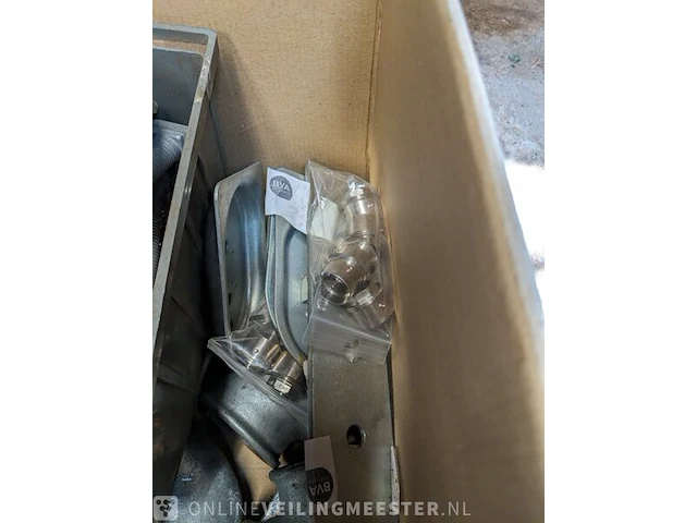 Diverse ijzerwaren in doos - afbeelding 4 van  4