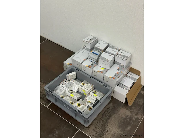 Diverse in doos - afbeelding 1 van  5