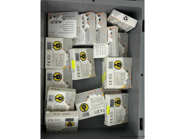 Diverse in doos - afbeelding 2 van  5