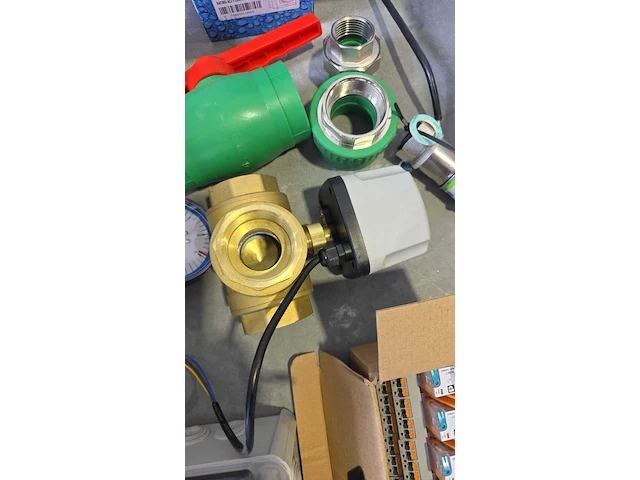 Diverse installatie materiaal , o.a. schneider - afbeelding 3 van  15
