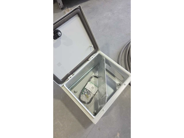 Diverse installatie materiaal , o.a. schneider - afbeelding 8 van  15