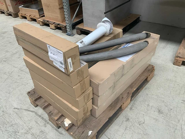 Diverse installatie materiaal - afbeelding 1 van  10
