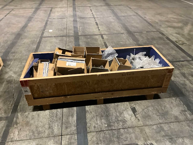 Diverse installatie materialen - afbeelding 1 van  4