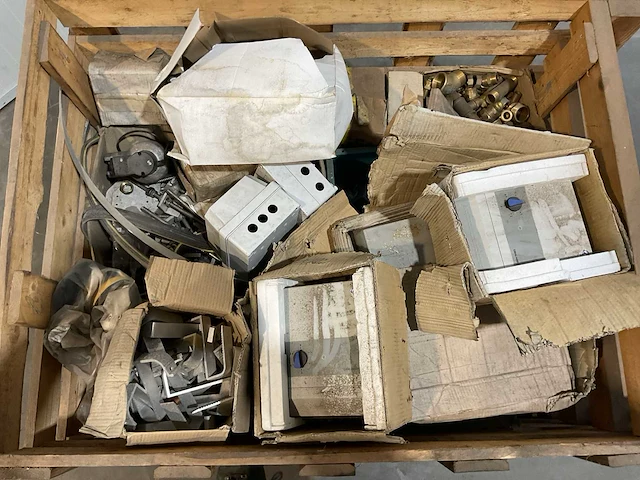 Diverse installatiemateriaal - afbeelding 2 van  5