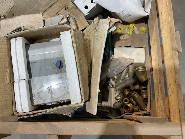 Diverse installatiemateriaal - afbeelding 3 van  5
