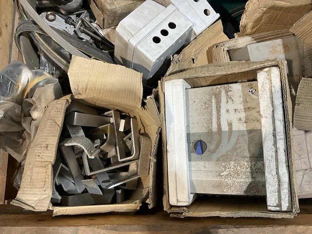Diverse installatiemateriaal - afbeelding 4 van  5