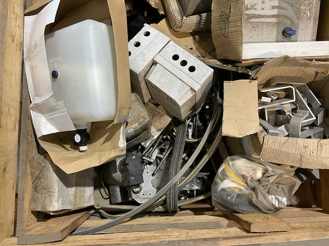 Diverse installatiemateriaal - afbeelding 5 van  5