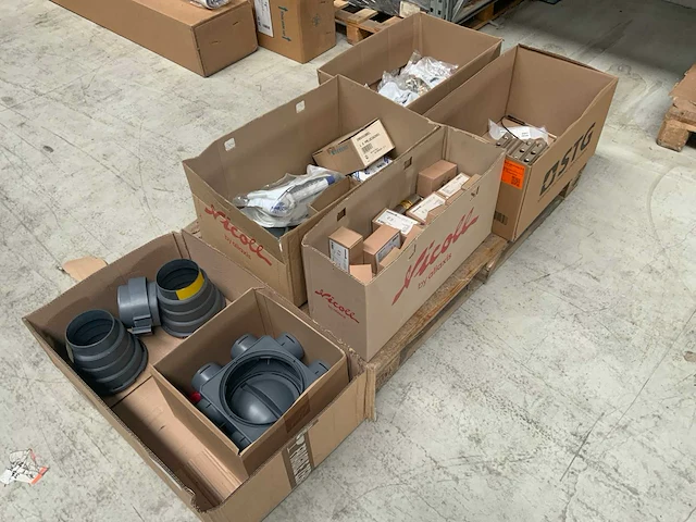 Diverse installatiemateriaal - afbeelding 1 van  15