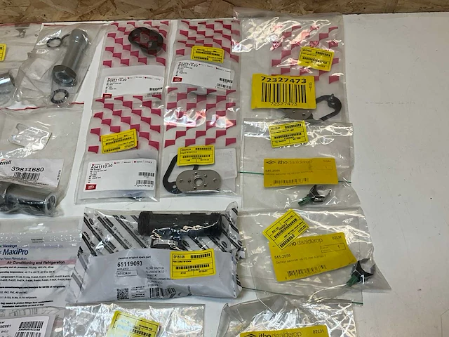 Diverse installatiematerialen (22x) - afbeelding 13 van  16