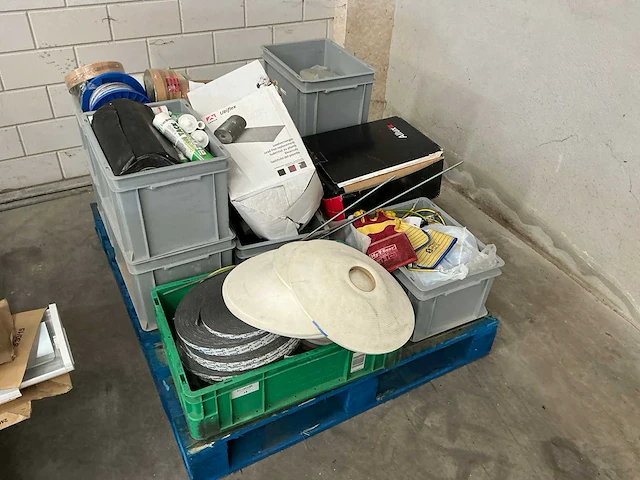 Diverse installatiematerialen - afbeelding 1 van  8