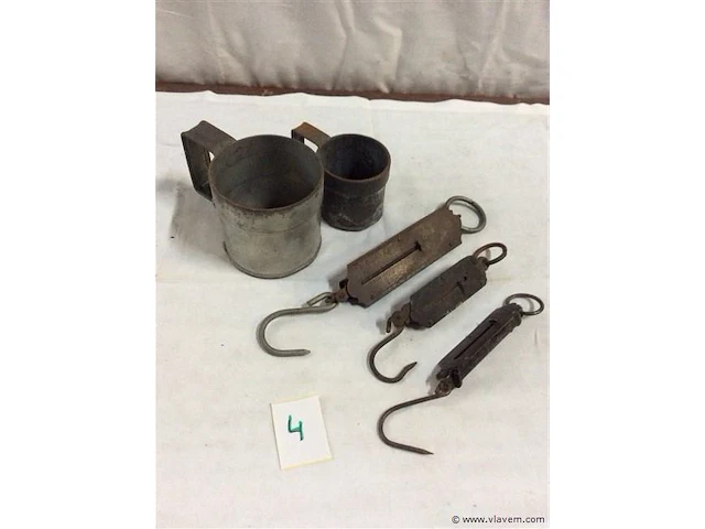 Diverse items oa oude maatbekers - afbeelding 1 van  1