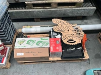 Diverse items - afbeelding 1 van  8