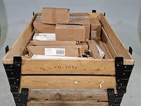 Diverse kabelgeleiders, hoek profielen en vulsysteem - afbeelding 1 van  10