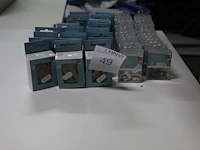 Diverse kantoorartikelen soho waaronder elastiek, punaises en paperclips - afbeelding 1 van  2