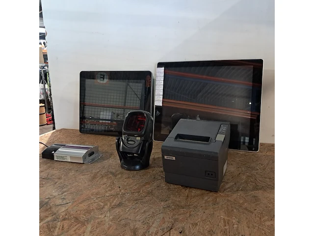 Diverse kassa systeem accesoires met 2x kassa scherm - afbeelding 1 van  8
