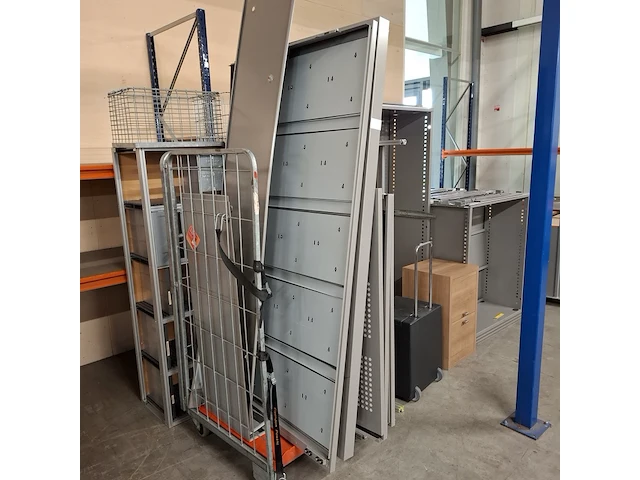 Diverse kasten in onderdelen - afbeelding 2 van  8