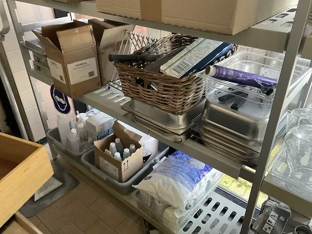 Diverse keukenbenodigdheden - afbeelding 13 van  14