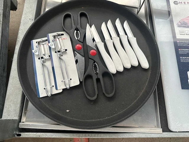 Diverse keukenbenodigdheden - afbeelding 2 van  4