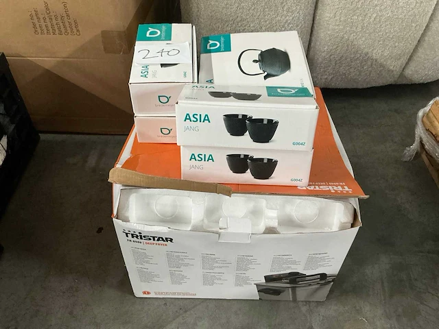 Diverse keukenbenodigdheden - afbeelding 1 van  5