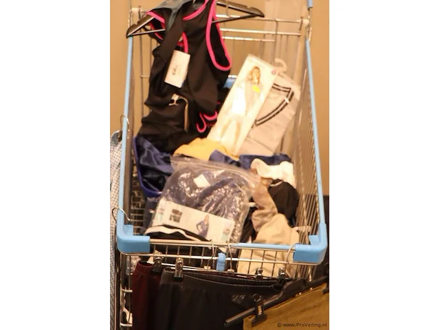 Diverse kleding - partij - afbeelding 1 van  4