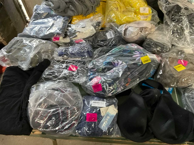 Diverse kleding (175x) - afbeelding 7 van  18