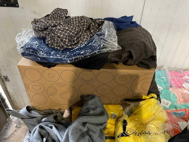 Diverse kleding (175x) - afbeelding 9 van  18
