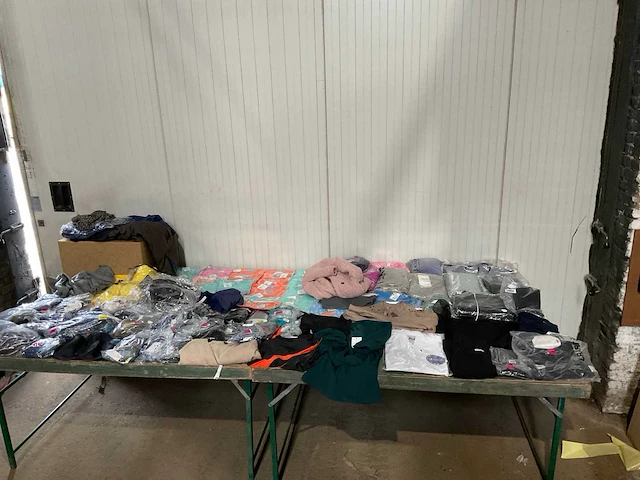 Diverse kleding (175x) - afbeelding 11 van  18