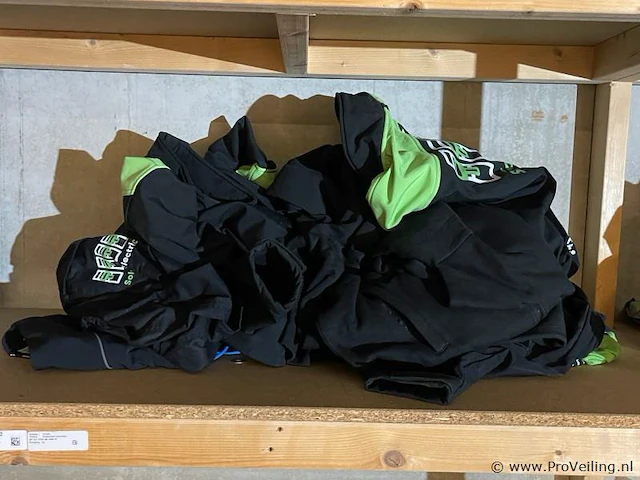 Diverse kleding - afbeelding 1 van  1