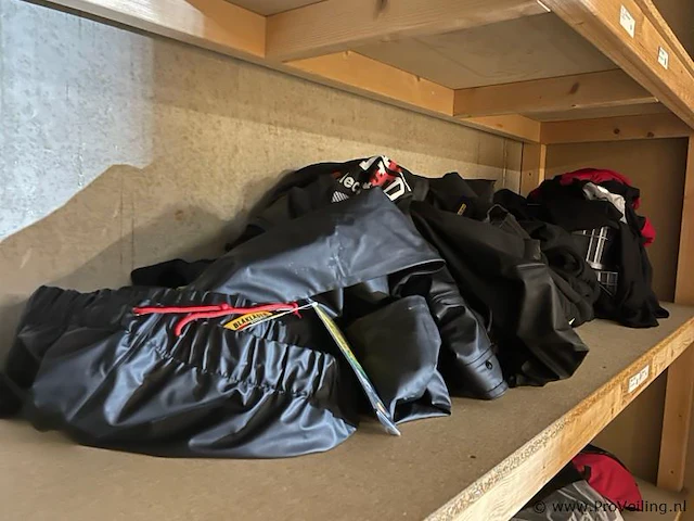 Diverse kleding - afbeelding 1 van  4