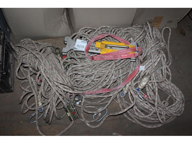 Diverse klimtouwen. - afbeelding 1 van  1