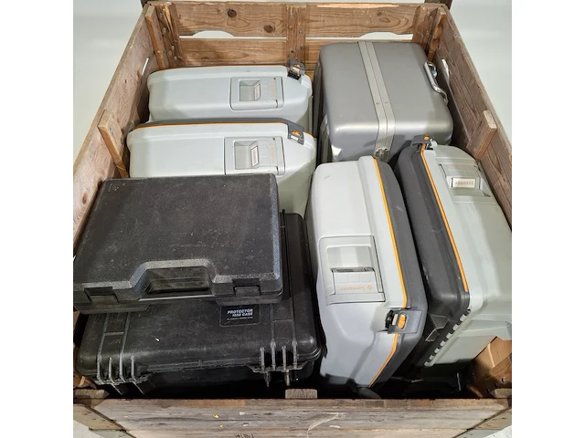 Diverse koffers en kisten, o.a. samsonite - afbeelding 2 van  7