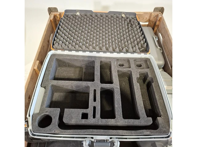 Diverse koffers en kisten, o.a. samsonite - afbeelding 3 van  7