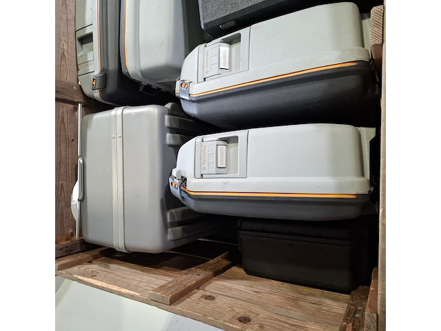 Diverse koffers en kisten, o.a. samsonite - afbeelding 6 van  7