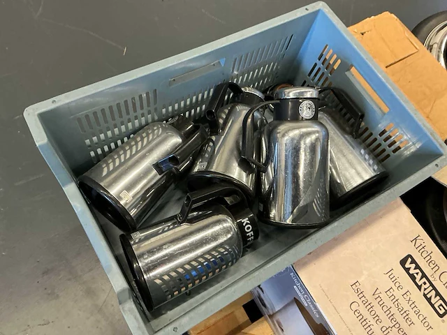 Diverse koffiemachines en toebehoren, thermoskannen, juicer, soepketels, juicer, broodrooster usa - afbeelding 10 van  13