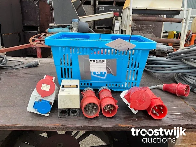 Diverse krachtstroom stekkers - afbeelding 1 van  3