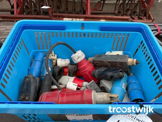 Diverse krachtstroom stekkers - afbeelding 3 van  3