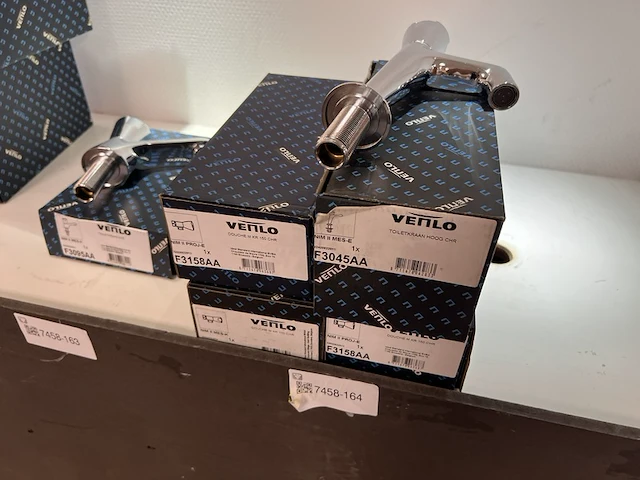 Diverse kranen, venlo - afbeelding 1 van  3