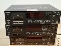 Diverse laboratorium apparatuur en multimedia o.a. sony - afbeelding 2 van  9