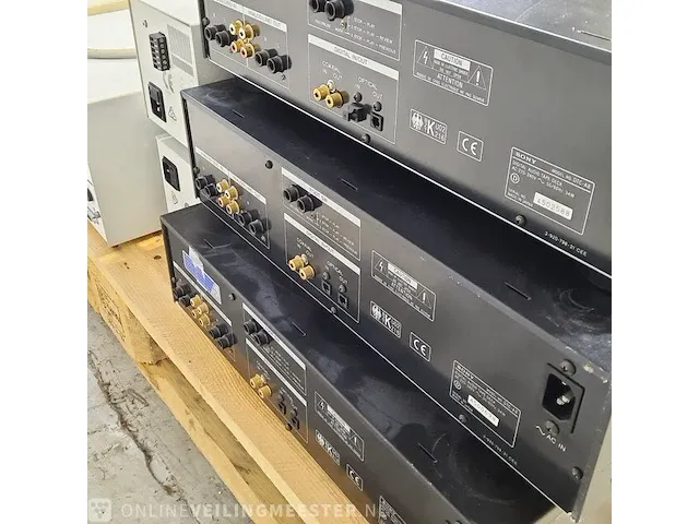 Diverse laboratorium apparatuur en multimedia o.a. sony - afbeelding 3 van  9