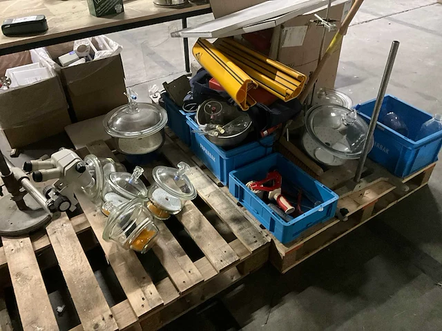 Diverse laboratorium toebehoren - afbeelding 1 van  4