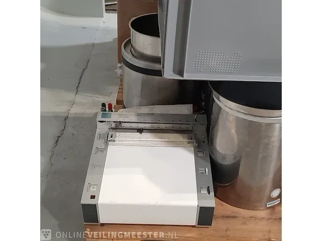 Diverse laboratoriumapparatuur o.a. thermo - afbeelding 5 van  24