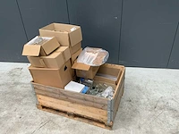 Diverse laboratoriumbenodigheden - afbeelding 1 van  5