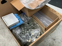 Diverse laboratoriumbenodigheden - afbeelding 4 van  5