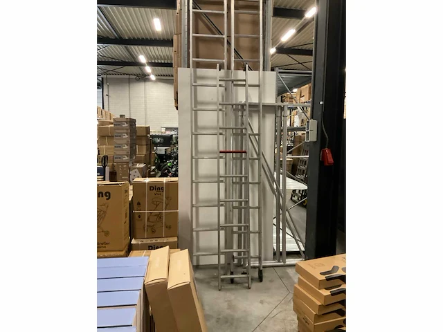Diverse ladders en steigermateriaal (5x) - afbeelding 3 van  6