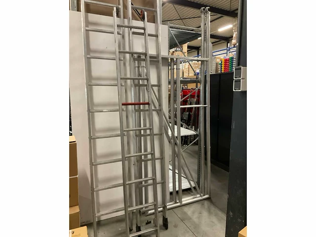 Diverse ladders en steigermateriaal (5x) - afbeelding 4 van  6