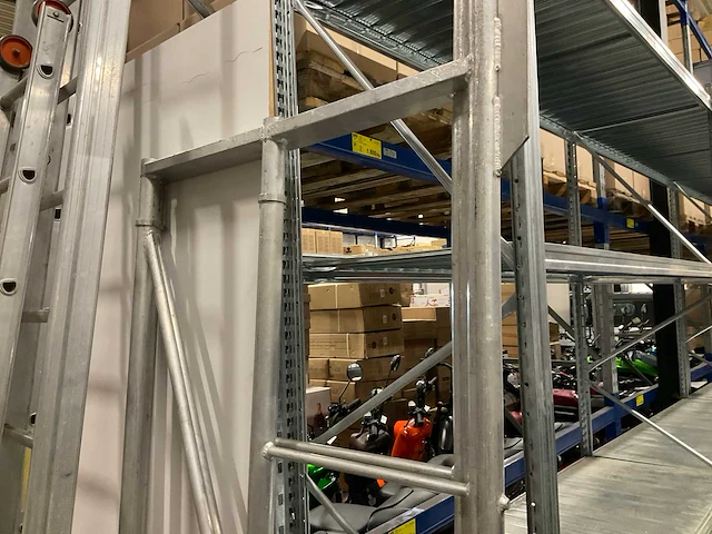 Diverse ladders en steigermateriaal (5x) - afbeelding 5 van  6