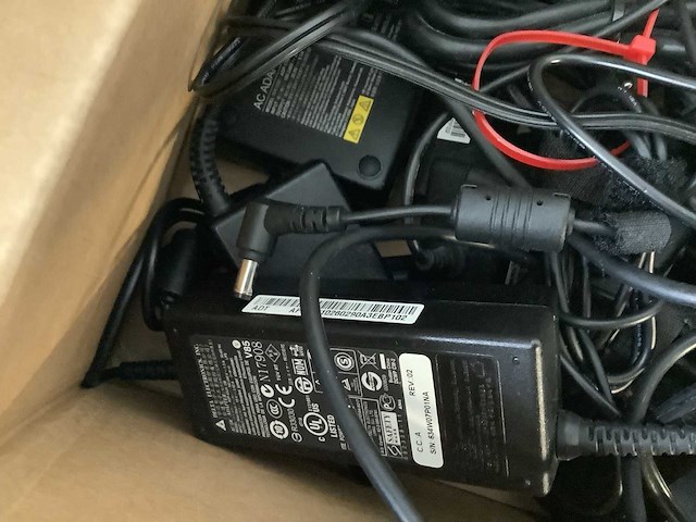 Diverse laptop adapters en adapters circa 30 - afbeelding 2 van  7