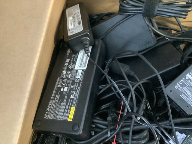 Diverse laptop adapters en adapters circa 30 - afbeelding 3 van  7