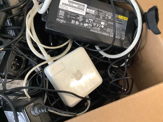 Diverse laptop adapters en adapters circa 30 - afbeelding 6 van  7