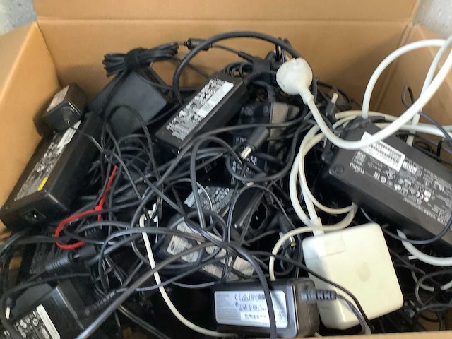 Diverse laptop adapters en adapters circa 30 - afbeelding 7 van  7